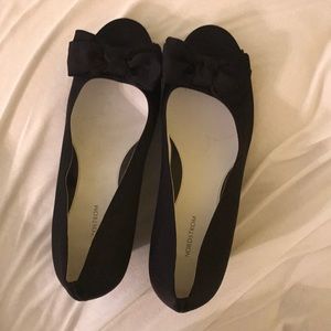 Black heels with bow